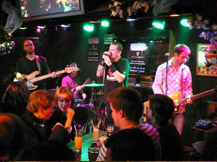Pub pour sortir la nuit � Paris. Guinness Tavern c'est le temple du rock live. - image 7
