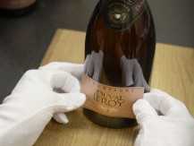 Le vin se pare d'une robe dorée, ses arômes se structurent, ses fines bulles s'éveillent - image 5