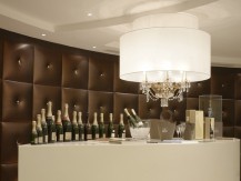 Luxueuse évidence sur les plus belles tables du monde, le Champagne Duval-Leroy sublime l’effervescence de la vie aux quatre coins du monde. - image 7 - image 8