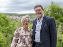 Jean-Marie à votre écoute pour bien comprendre vos attentes et vos préoccupations, vous accompagne dans toutes vos démarches et formalités en s’appuyant sur un réseau de partenaires de confiance (diagnostiqueurs, avocats, financeurs, entreprises du bâtiment, notaires, etc.)  Parce que votre projet immobilier est un des évènements les plus importants de votre vie, il s’engage à vous informer périodiquement de l’avancement de votre projet. - image 2 - image 3 - image 4 - image 5