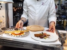 Le restaurant cumule les récompenses,  en 2016 le titre de Maitre Restaurateur, Restaurant de Qualité du Collège Culinaire de France, Bottin Gourmand et Gault et Millau - image 5