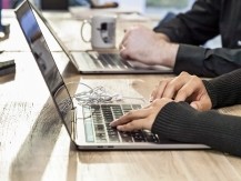 Afin que vous ayez un retour sur investissement le plus rapidement possible, nous développons vos applications et vos outils sur-mesure tout en vous conseillant les technologies les mieux adaptées à votre projet. - image 4 - image 5