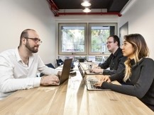 Afin que vous ayez un retour sur investissement le plus rapidement possible, nous développons vos applications et vos outils sur-mesure tout en vous conseillant les technologies les mieux adaptées à votre projet. - image 4 - image 5 - image 6 - image 7