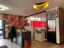 Tous les mobiliers et objets de décoration sont à la vent sur place. - image 6