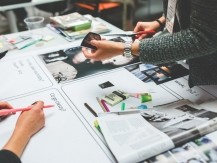 ►Communication corporate & marque Planning stratégique – Positionnement digital – Relations presse - Nouveaux marchés ►Marketing & produits Campagnes cross-canal – E-commerce – Data analyse  ►Influence digitale
Stratégie Réseaux sociaux - Contenus (Posts + vidéos) – Trafic & leads
Votre marque, vos produits et services ont besoin de visibilité ! 
Pour vendre mieux et plus, pour être reconnu, pour faire la différence avec vos concurrents.
Conception du plan d’action, création graphique, rédaction de contenus puissants, vidéos impactantes.
Campagnes planifiées, budget ajusté, culture du résultat.
Depuis plus de 20 ans, Jean-Dominique Reffait accompagne les entreprises dans leur croissance, grâce à une forte expertise 360° des techniques du marketing et de la communication.
Établir une relation confiante, connaître votre entreprise, vos produits, vos marchés pour construire une stratégie durable et performante. - image 3 - image 4 - image 5