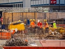 Carlos DE MATOS vous conseille et vous accompagne dans toutes les démarches liées à la réalisation de votre projet, il est présent à vos côtés du démarrage des différents travaux jusqu'à la livraison finale du chantier. - image 4 - image 5