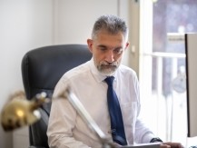 Albert Anstett traite les missions qui lui sont confiées en chef de projet: en partant  des objectifs fixés par ses clients, il propose une stratégie et des moyens associés - image 5
