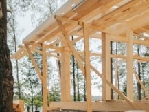 Les services : Terrassement - Maçonnerie - Construction bois - Maison passive bois - Charpente - Menuiserie extérieure - Couverture - Etanchéité - Végétalisation - Isolation - Menuiserie intérieure - Plomberie - Electricité - Etc - image 4