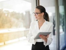 Les principaux domaines d’intervention sont le Droit des sociétés, le Droit commercial, et le Droit du travail.
Supports aux directions juridiques - Suivi annuel et corporate de sociétés et groupes - Achat / Vente d’entreprise - Entreprises en difficultés - Contrats commerciaux - Baux commerciaux - Droit du travail - Construction immobilier - Pénal des affaires - Médiation MARD - Audits juridiques - image 4