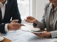 Dirigé par Christophe Fonteneau, le cabinet s’appuie sur une équipe de dix collaborateurs – juristes, comptables et experts – engagés à vos côtés pour vous écouter, vous conseiller et vous accompagner dans la construction et la croissance de votre entreprise. - image 7 - image 8